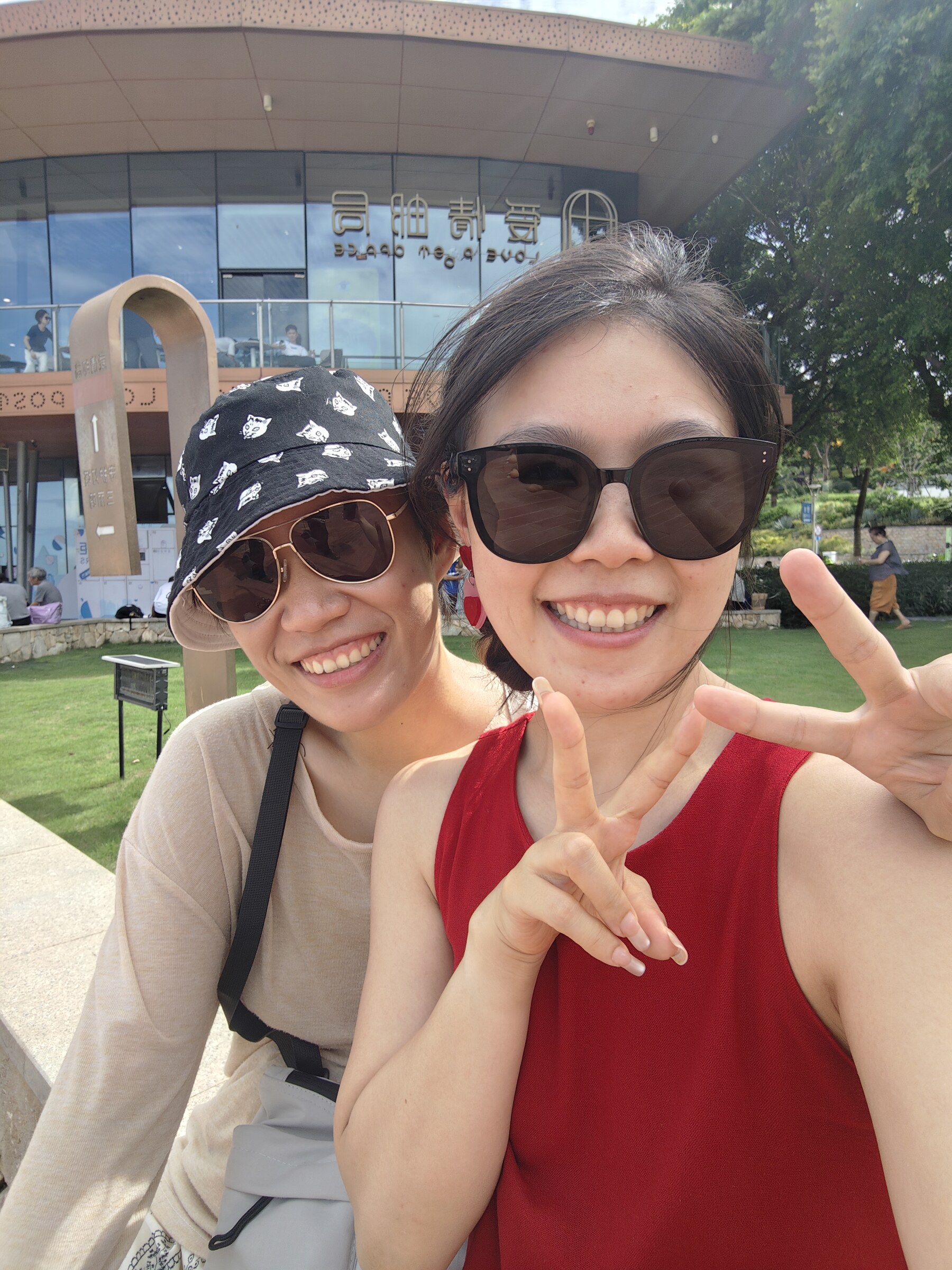 Cherish and Judy at the Love Museum on Zhuhai Lovers Road