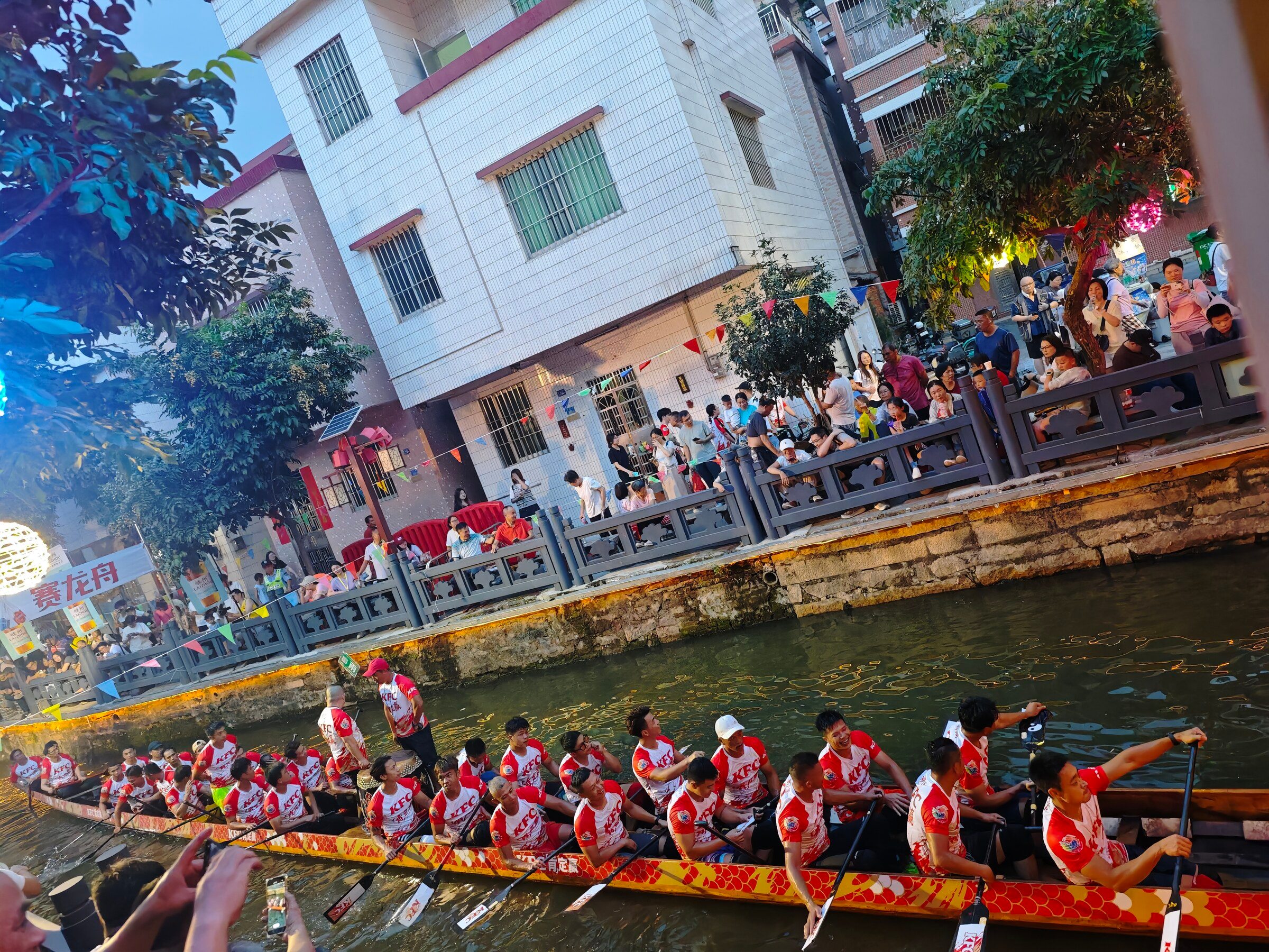 Dragon boat racers in Diejiao Foshan